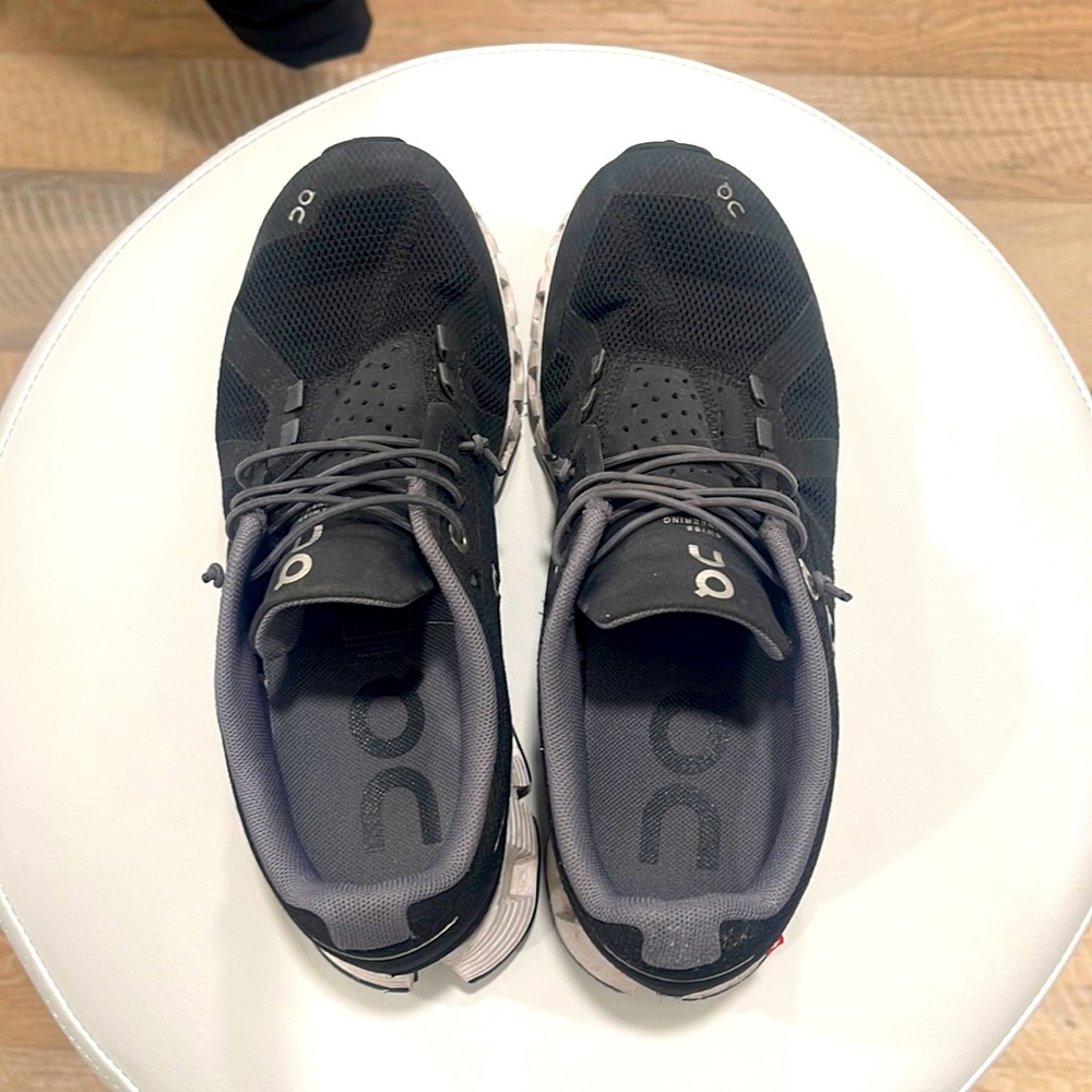 Womens 6.5 On Cloud Shoes gently worn